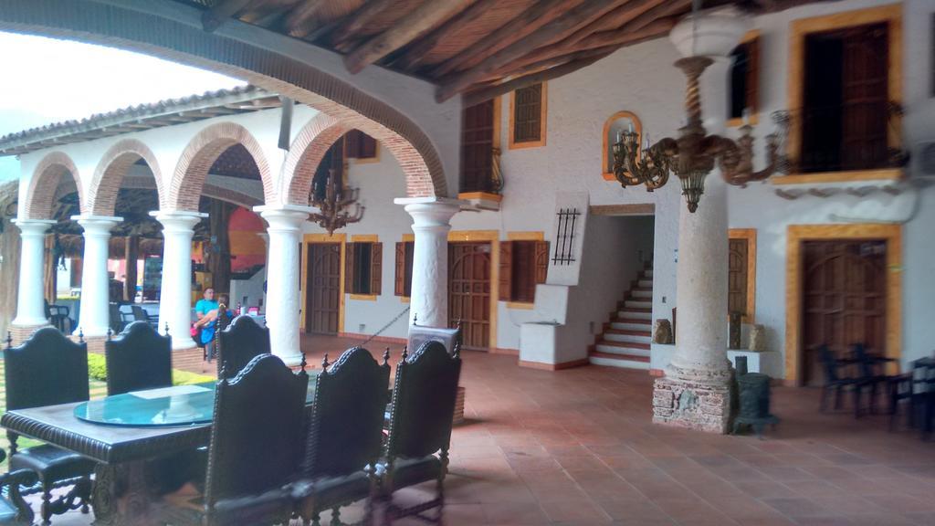 Hotel Santa Barbara Colonial - Santa Fe De Antioquia Room photo